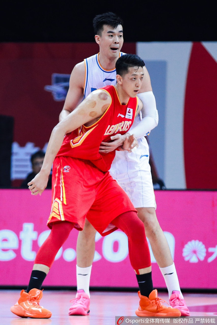 欧联今夜走向成谜，福建男篮手感冰凉，值得警惕，更衣室氛围转暖的简单介绍