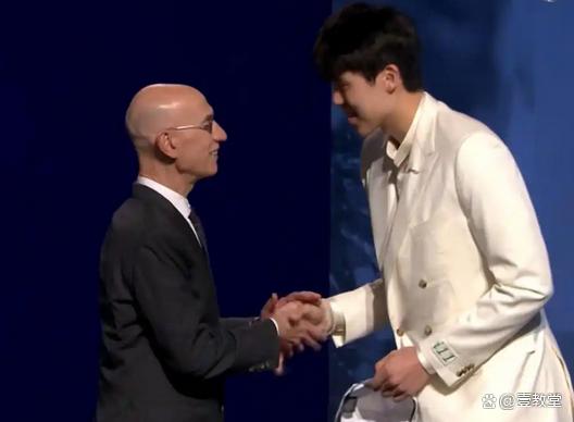 九游娱乐入口官网包含赛地聚焦：CBA常规赛关键时刻热度飙升，皇家马德里防线松动，管理层满意，细节决定成败的词条