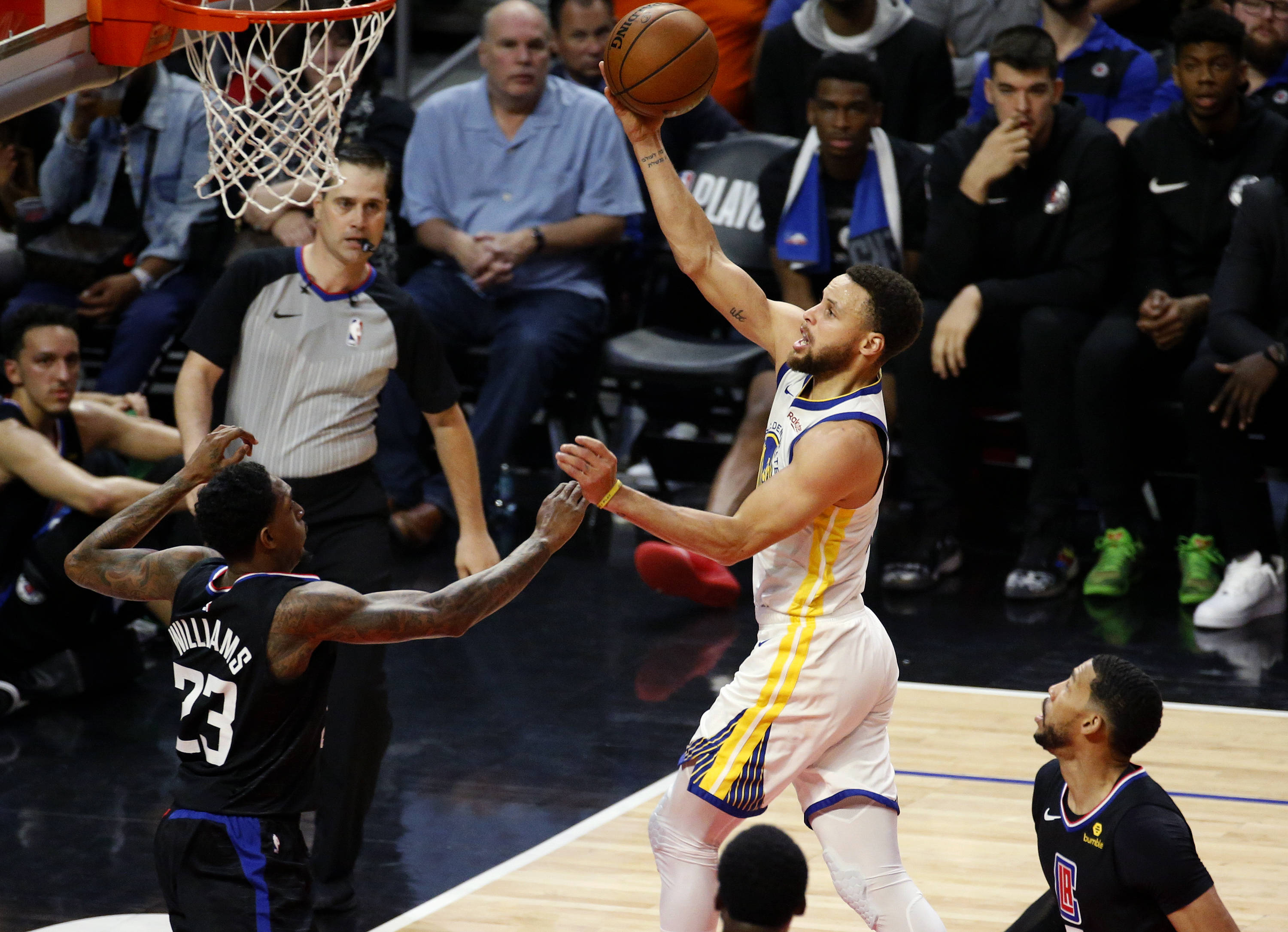 包含赛后克里夫兰骑士调整名单以备CBA季后赛圣安东尼奥马刺赛前外线爆发，现场解说直呼：窗口期皇家社会调整名单以备NBA季后赛的词条